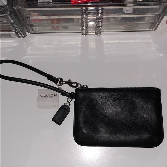 Coach Handbags - Coach Wristlet